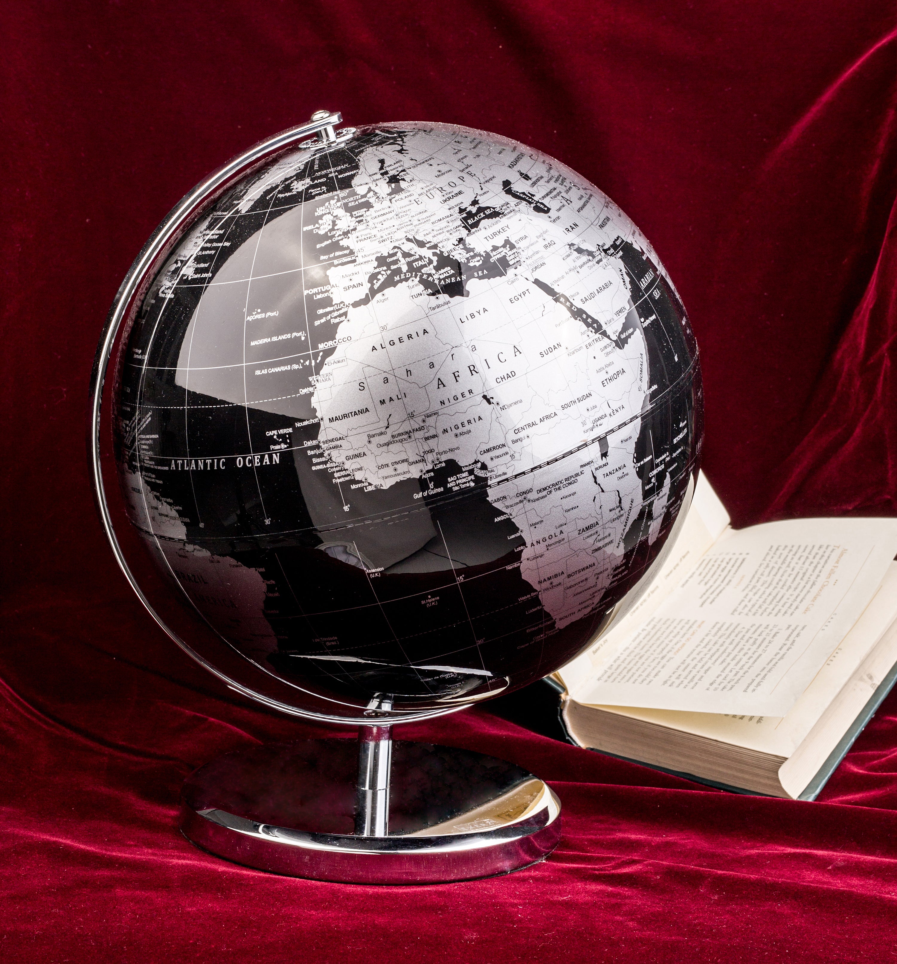 Exerz World Globe With a Metal Base- Metallic Black