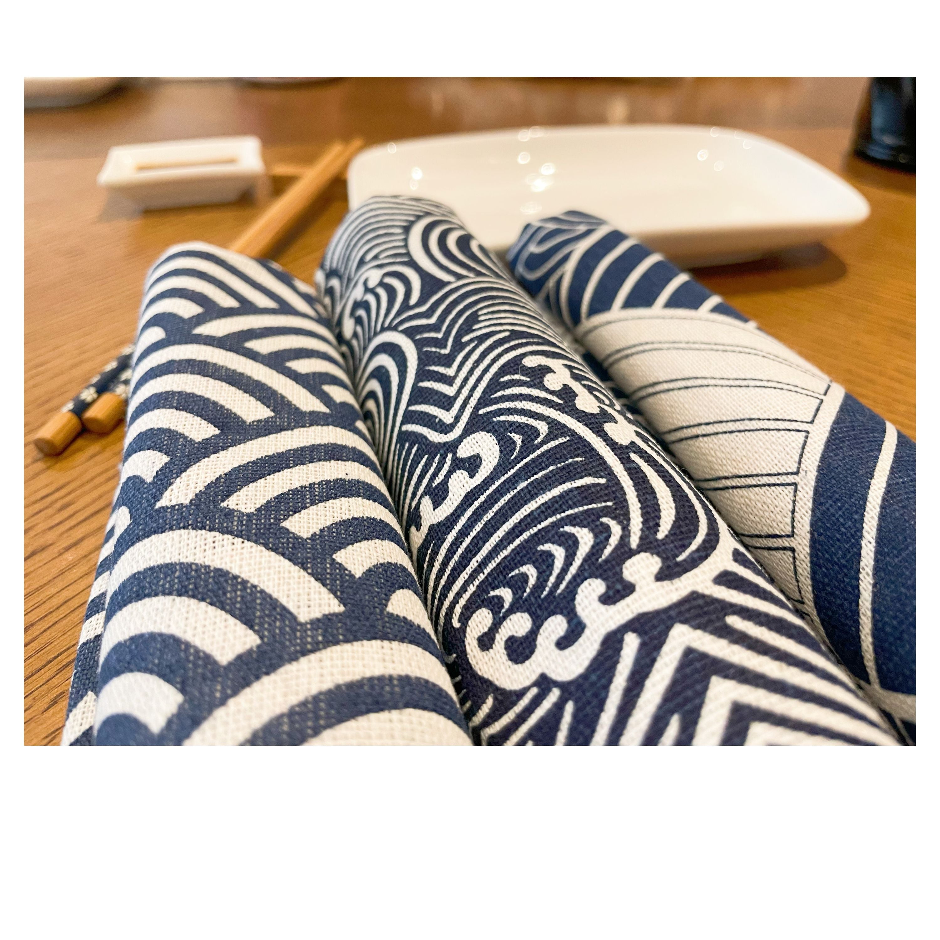 CosyAurora Placemats 30 x 40 cm Navy Blue Ocean Waves for Dining Table, Set of 4