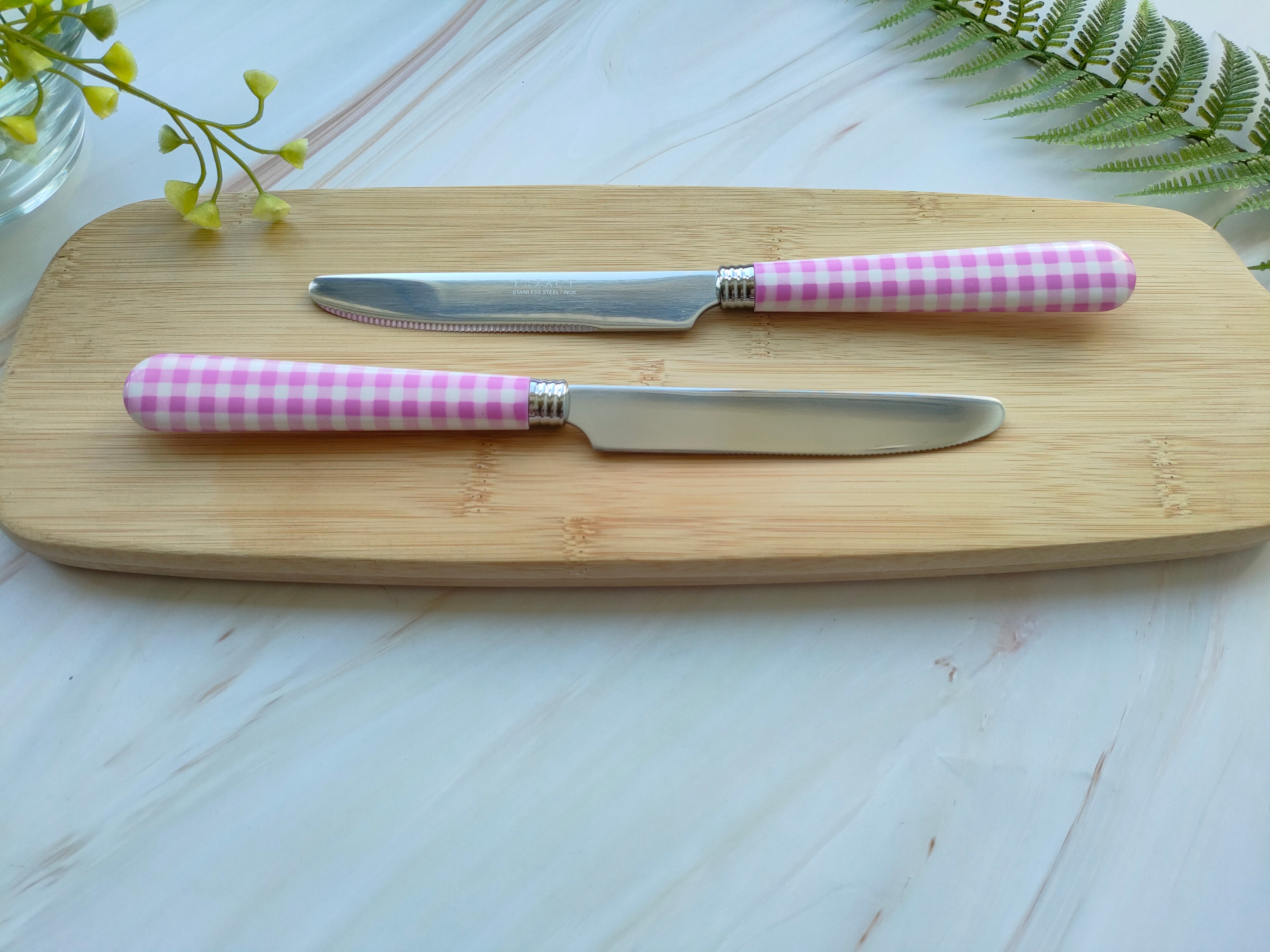 EXZACT Cutlery Set 24pcs Stainless Steel with Gingham Check Coloured Handles (Light Purple New)