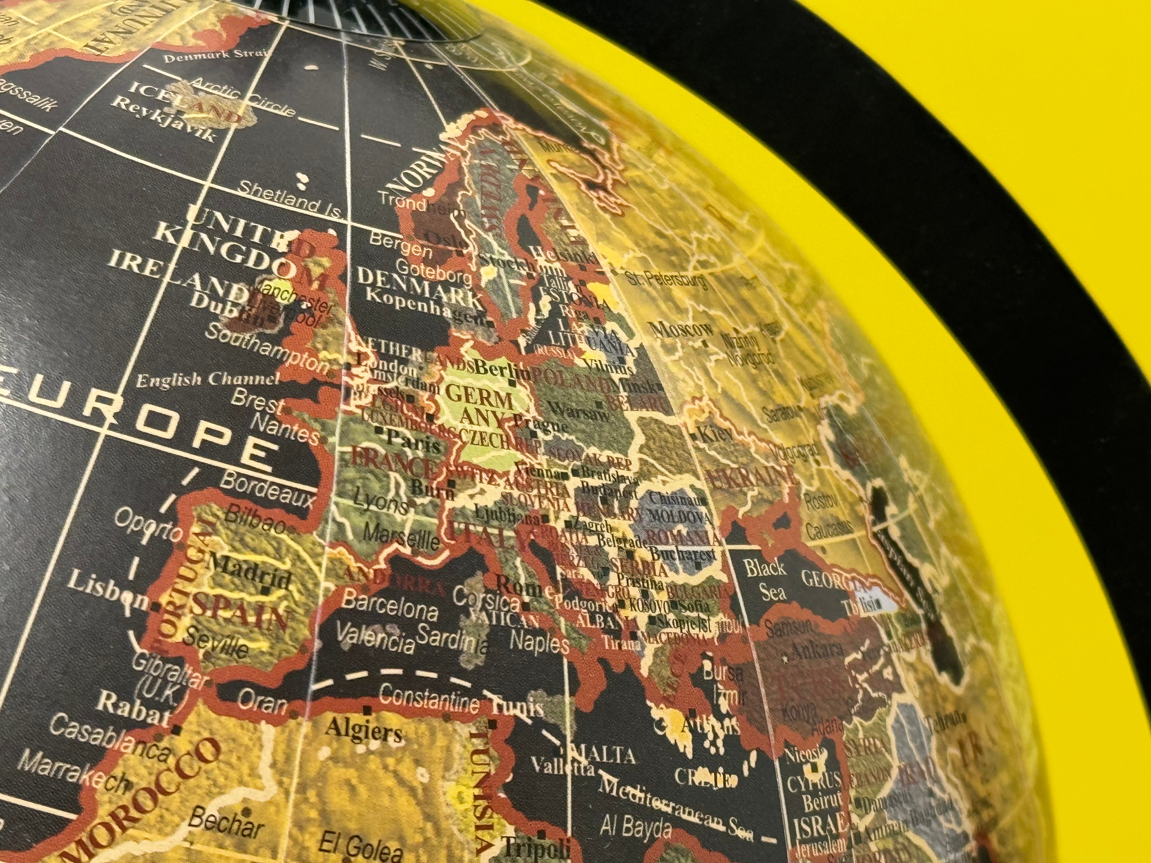 EXERZ Vintage Globe Black with a Wooden Base ,SI-7001