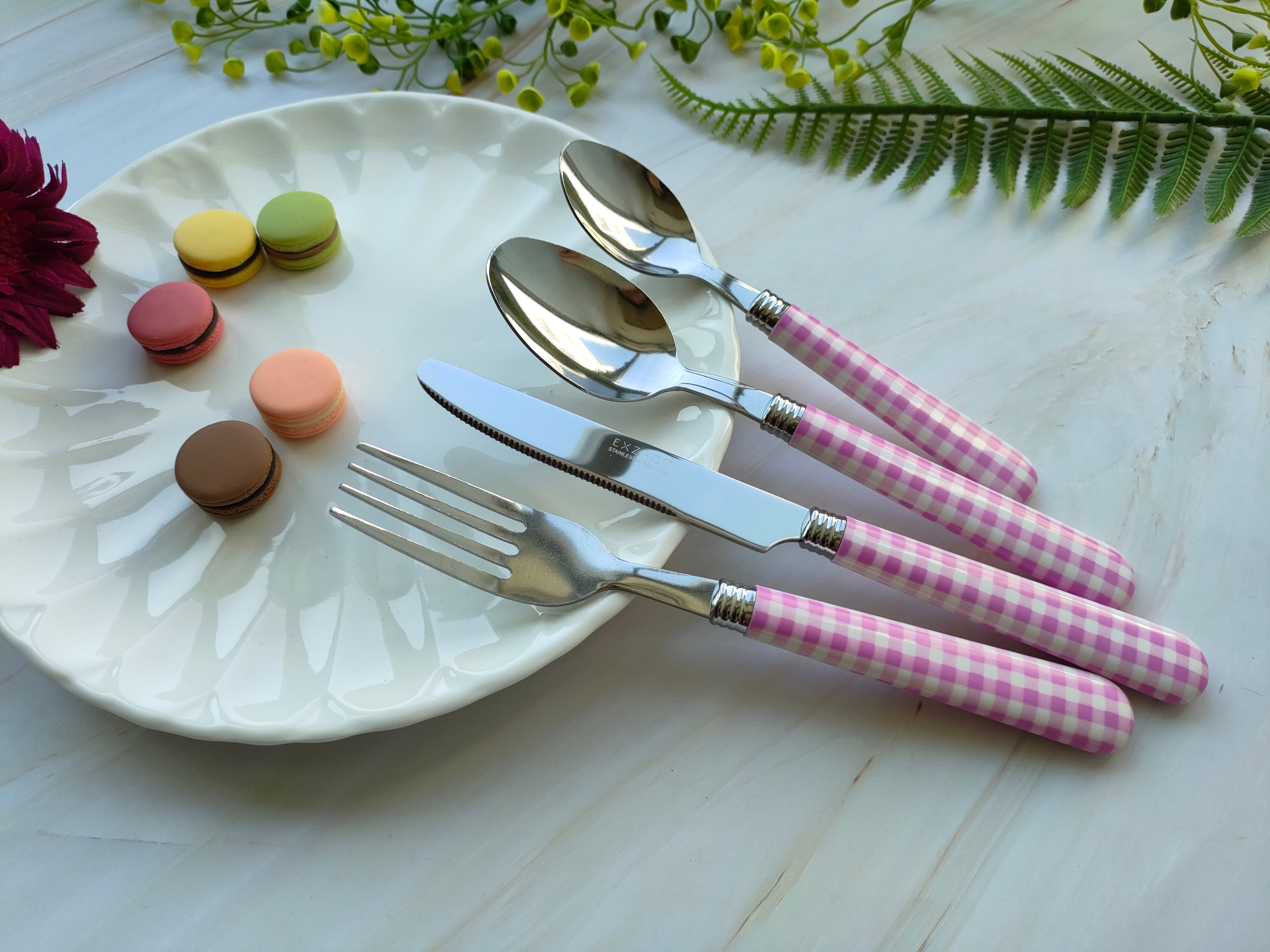 EXZACT Cutlery Set 24pcs Stainless Steel with Gingham Check Coloured Handles (Light Purple New)