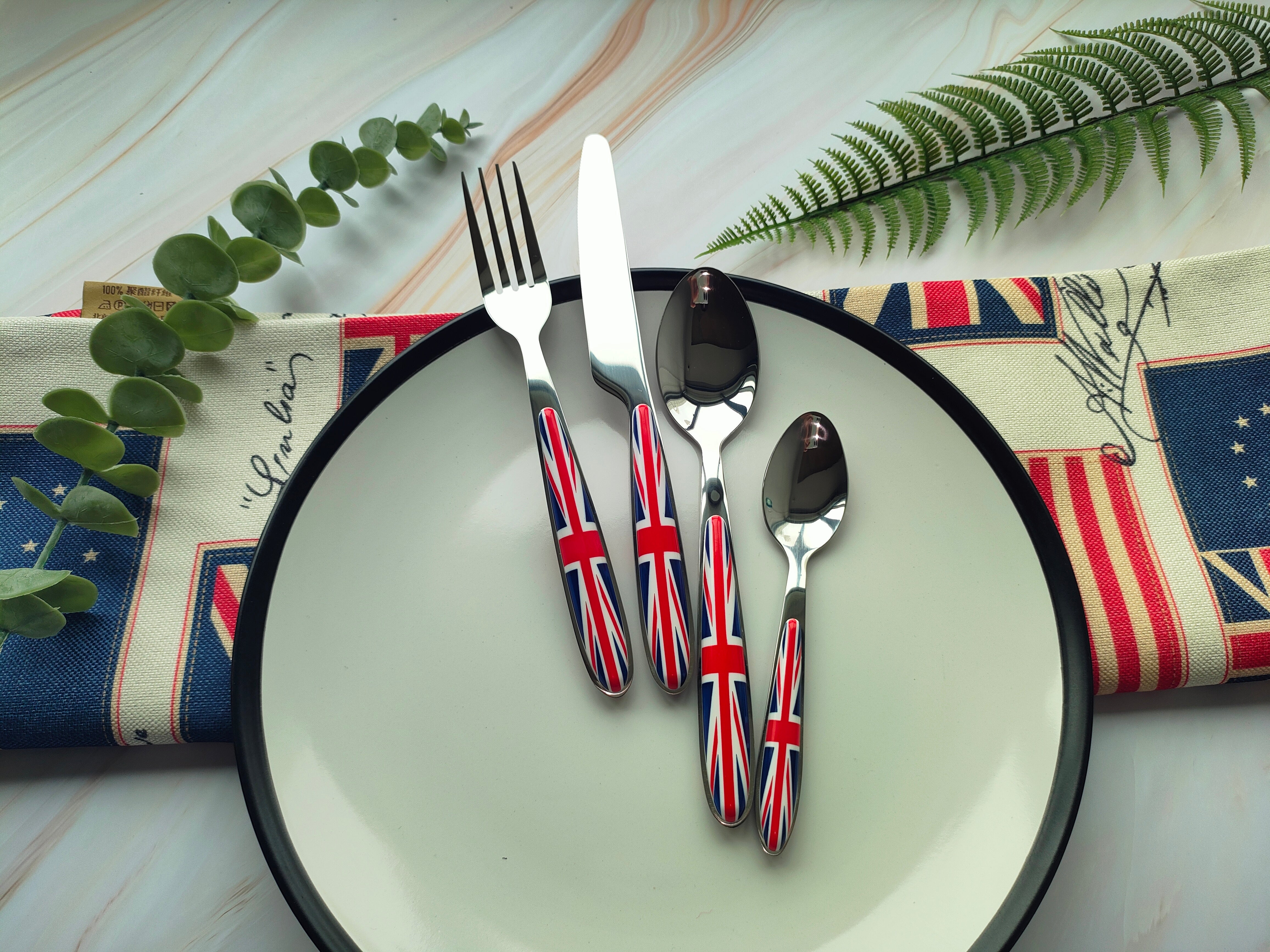 EXZACT Union Jack Cutlery Set of 24, Stainless Steel with Color Handles